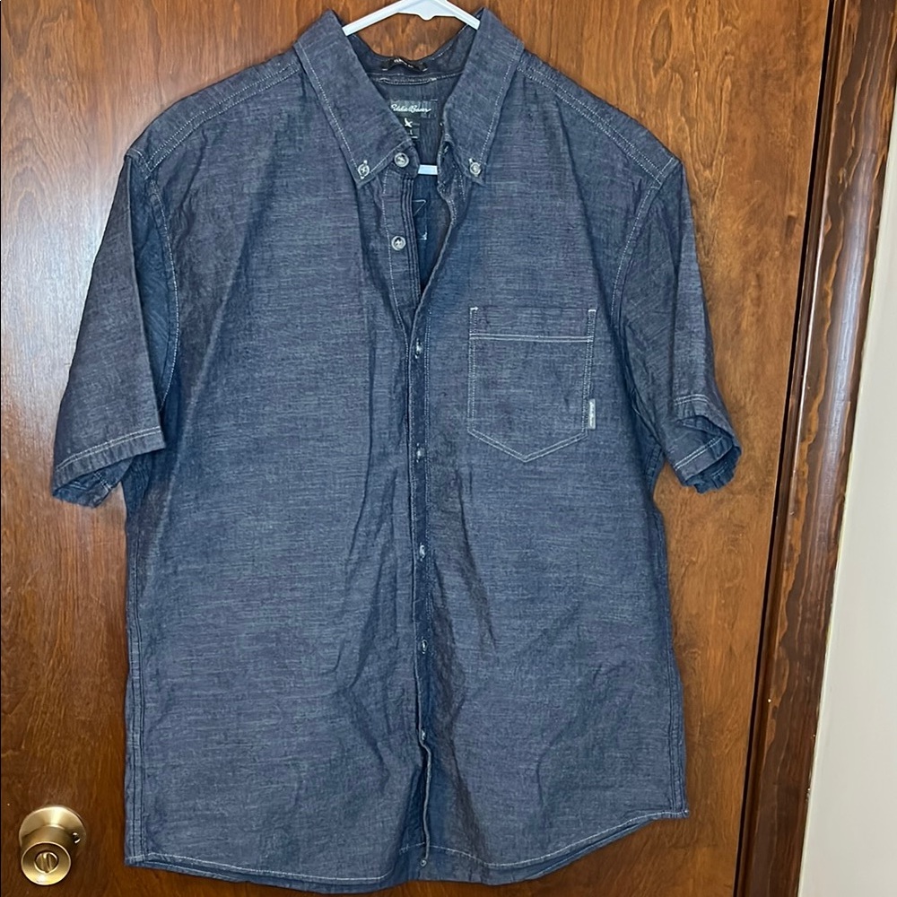 Eddie Bauer Men’s Chambray Classic Fit Short Sleeve Button Up Shirt | Size Large